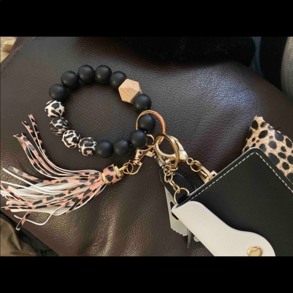 KEYCHAIN WITH TASSLE - Picture 4 of 12